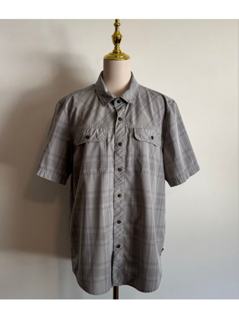 Men's Gerry Casual Button Down Shirt, Size M, Grey